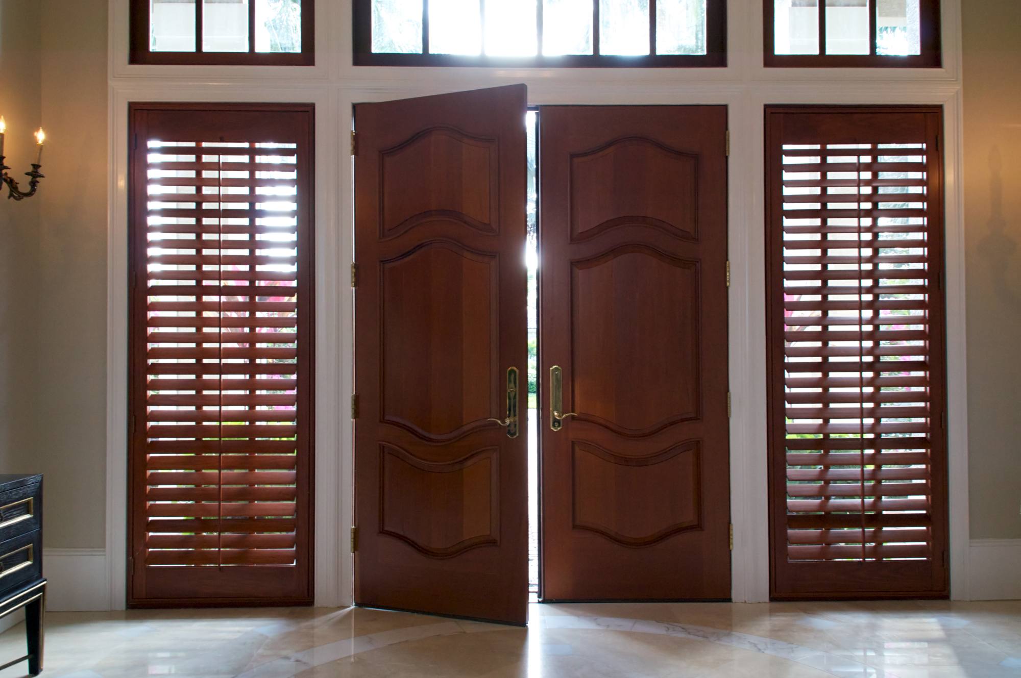 Battle of the Blinds Wood vs. Composite Shutters